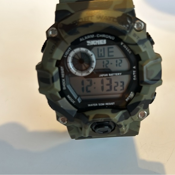 ⌚️Men’s Green Camouflage Waterproof Sports-watch - Picture 5 of 6